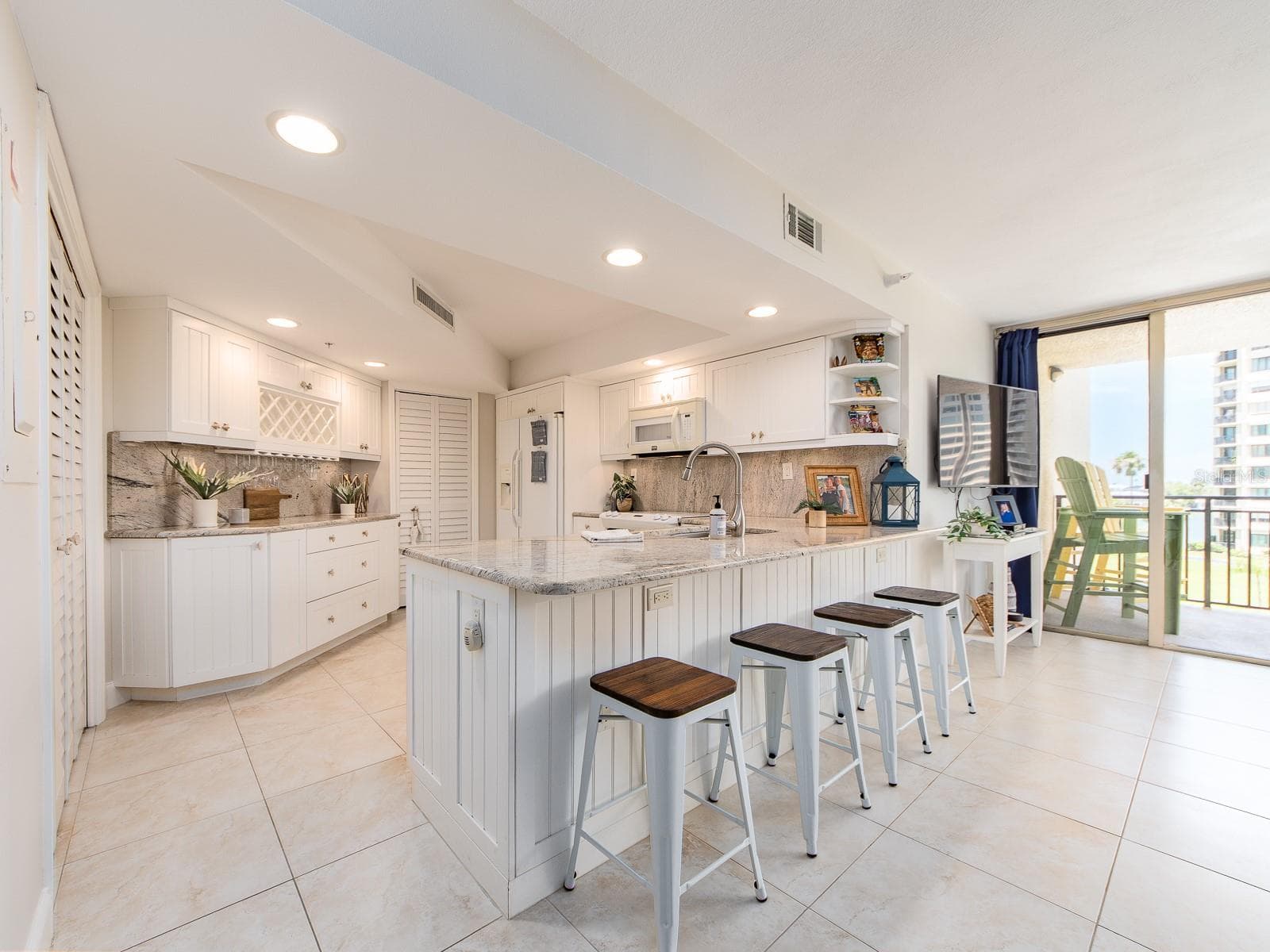 690 ISLAND WAY — photo 14 of 51