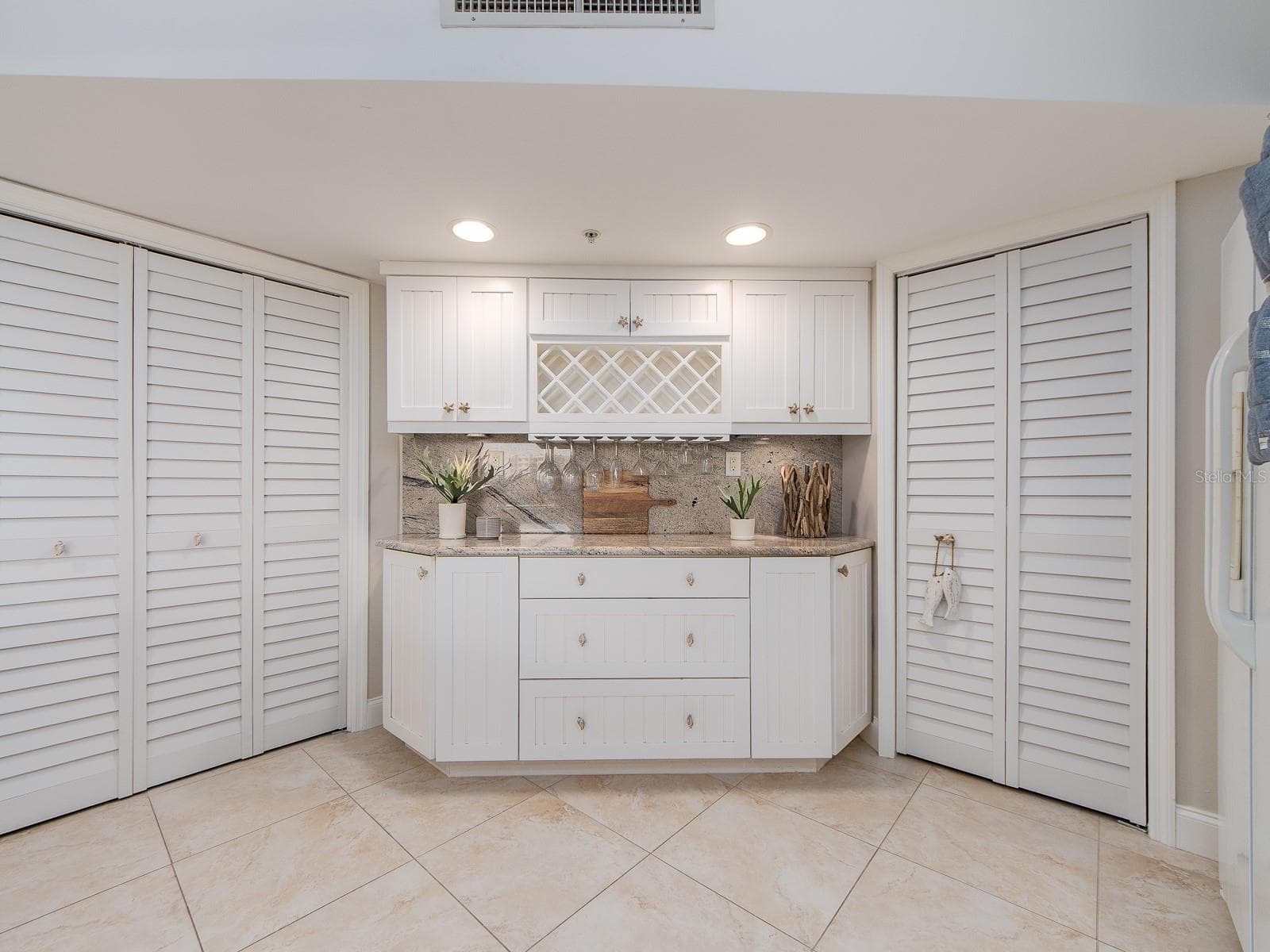 690 ISLAND WAY — photo 15 of 51