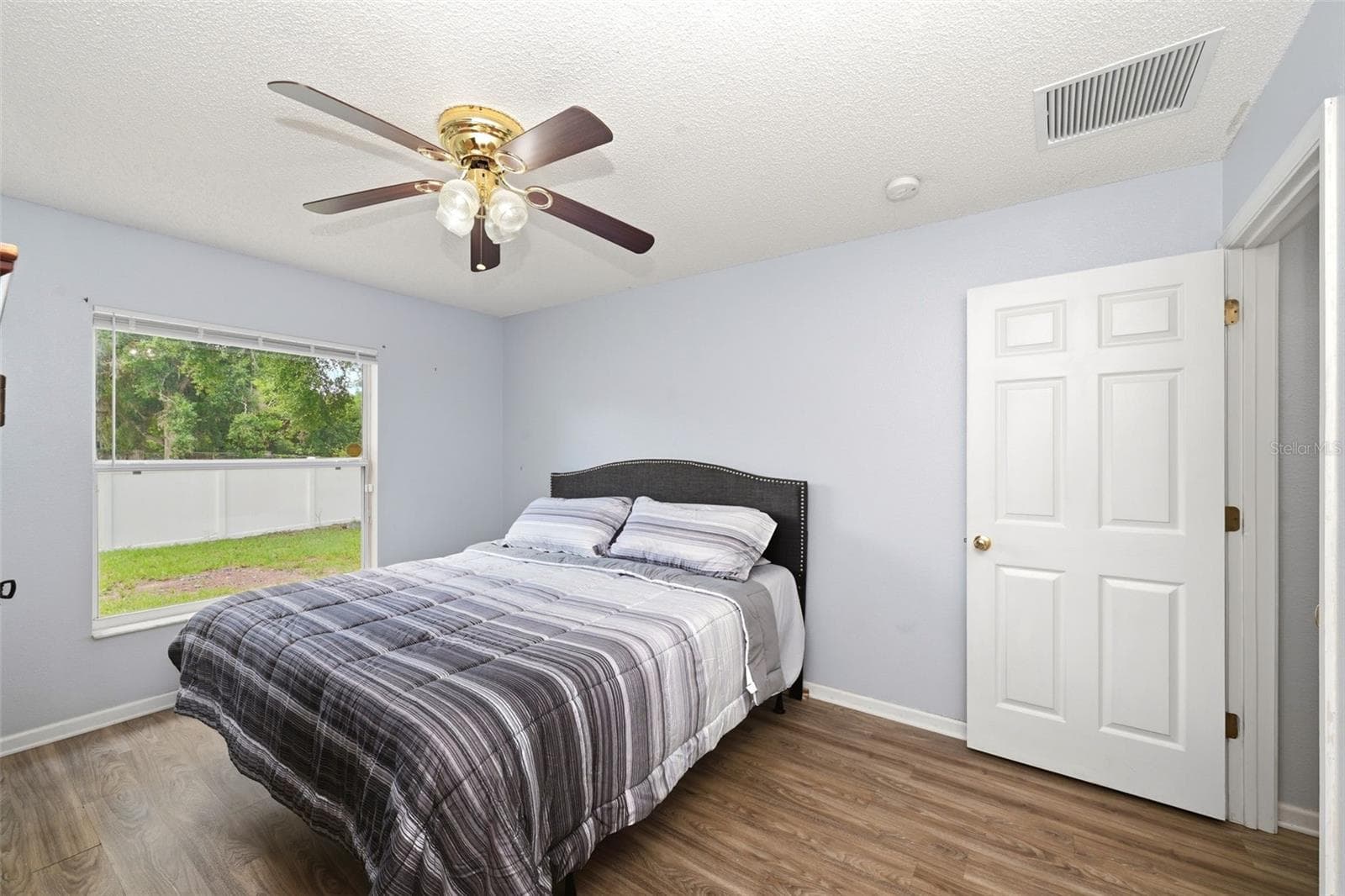 143 LAUREL RIDGE AVENUE — photo 16 of 26