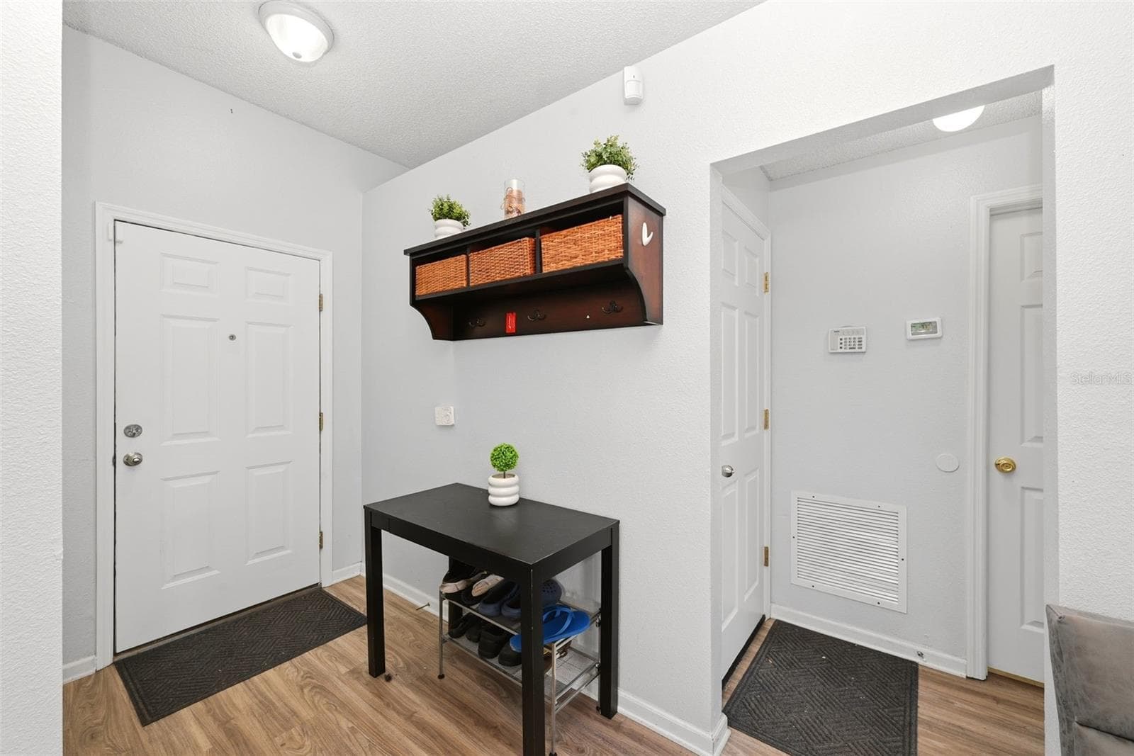 143 LAUREL RIDGE AVENUE — photo 10 of 26