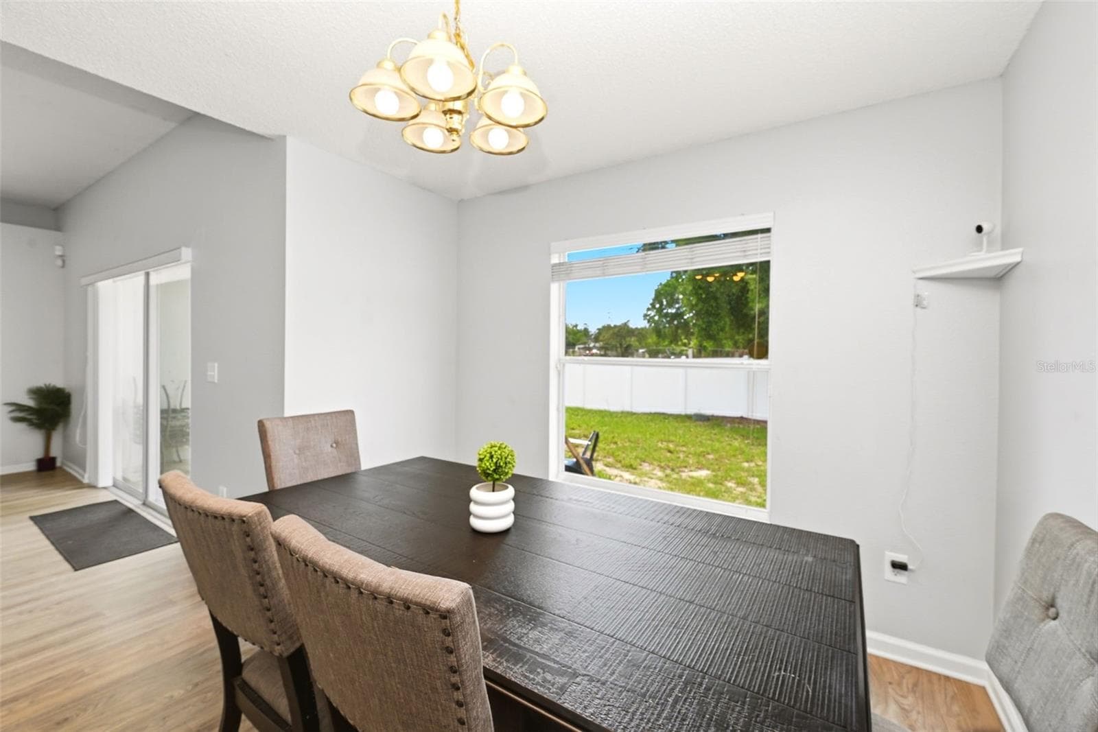 143 LAUREL RIDGE AVENUE — photo 15 of 26