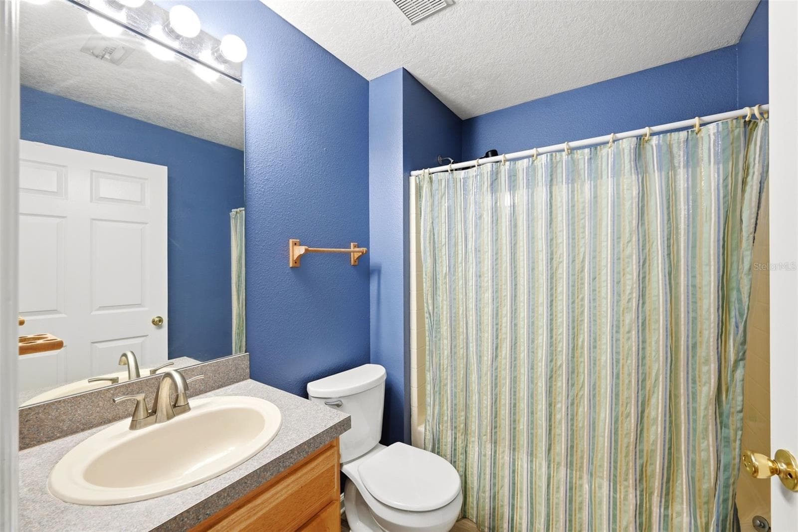 143 LAUREL RIDGE AVENUE — photo 18 of 26