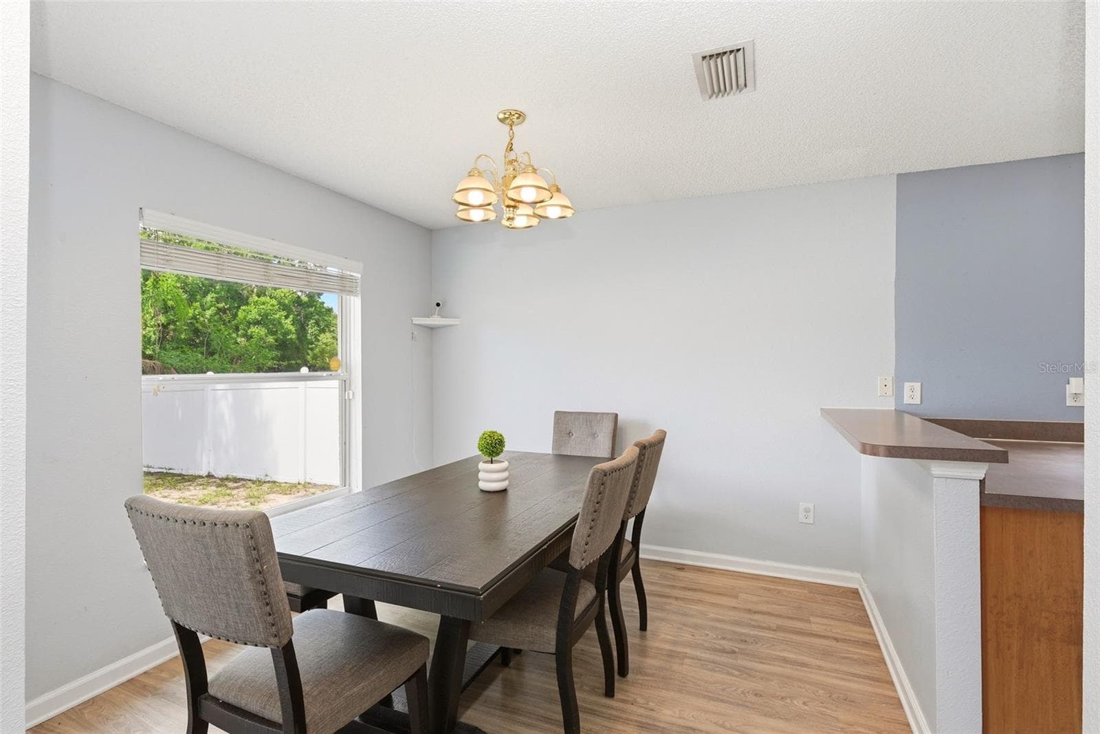 143 LAUREL RIDGE AVENUE — photo 13 of 26
