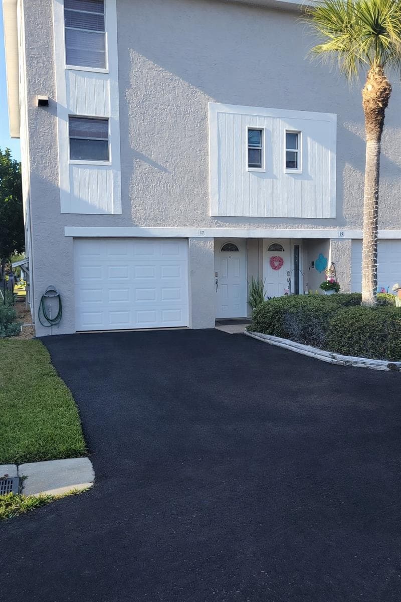 255 CAPRI CIRCLE — photo 4 of 68