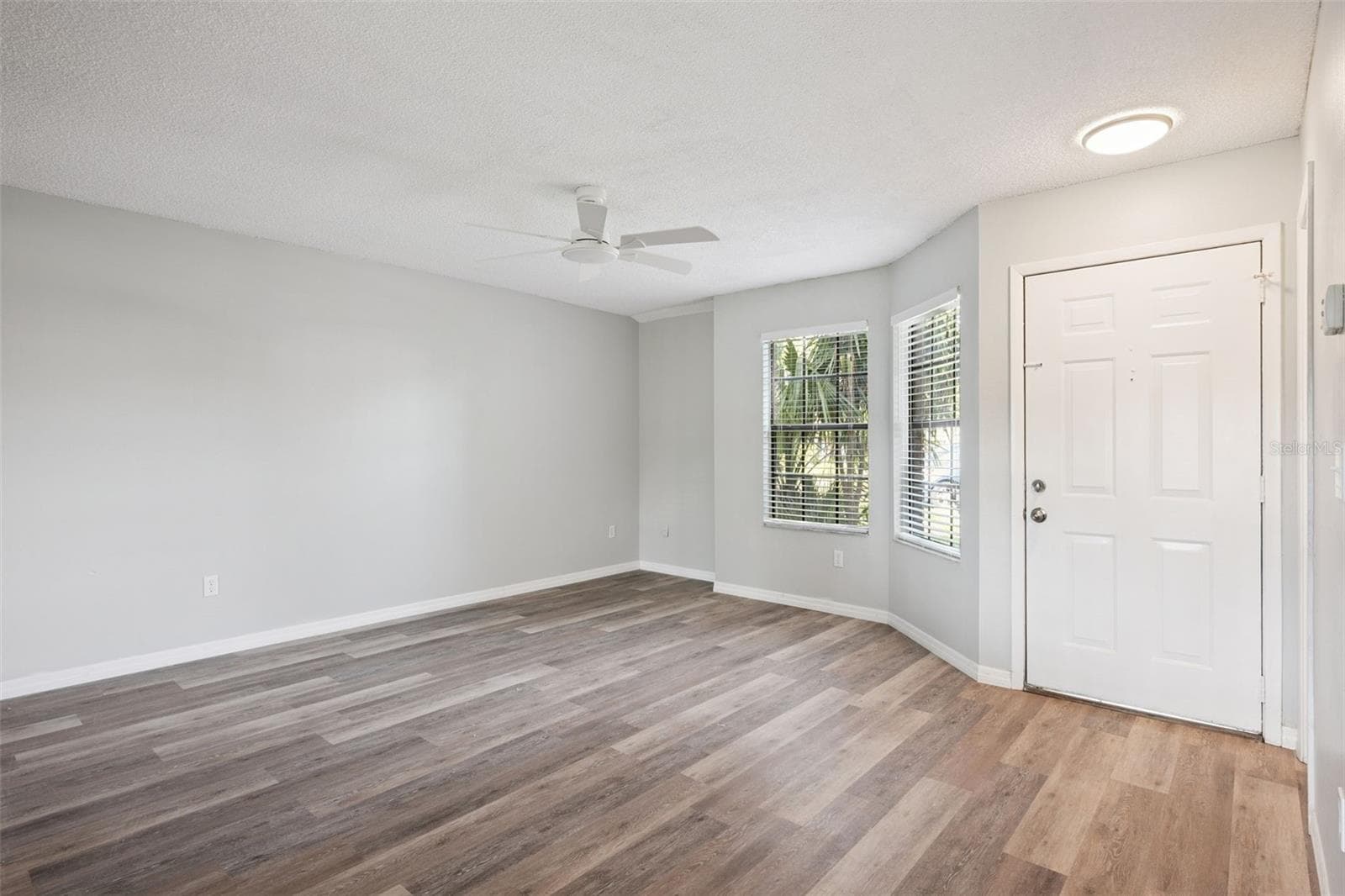 2889 WAREHAM COURT — photo 3 of 32