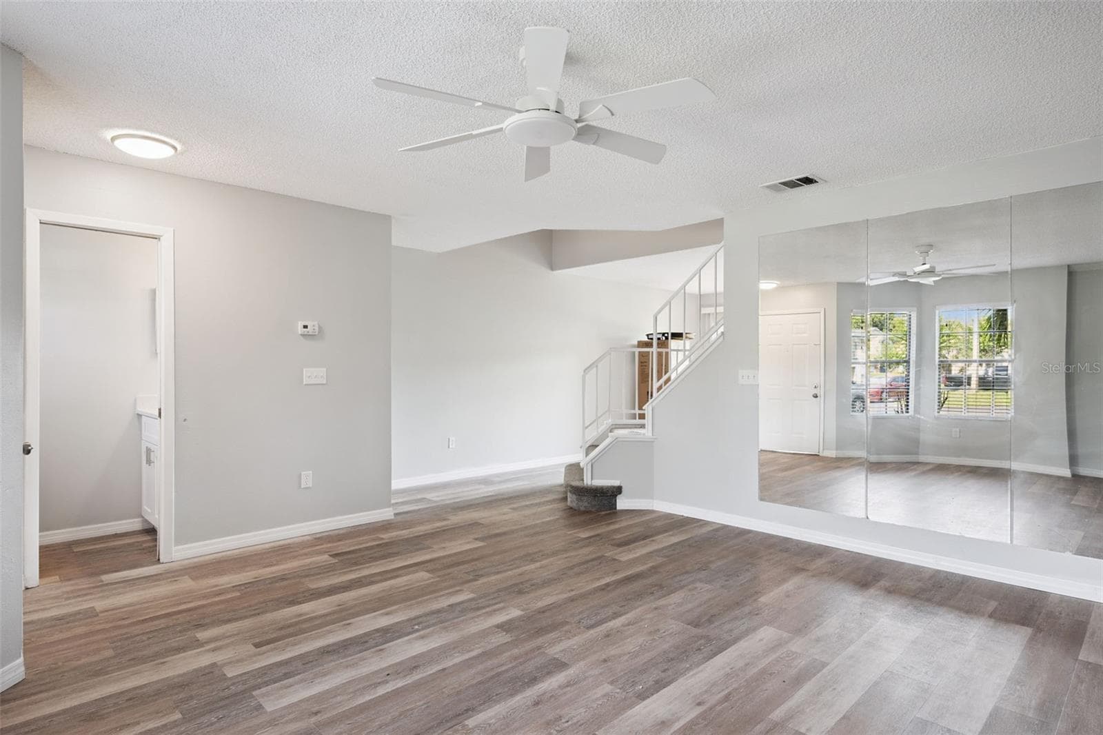 2889 WAREHAM COURT — photo 5 of 32