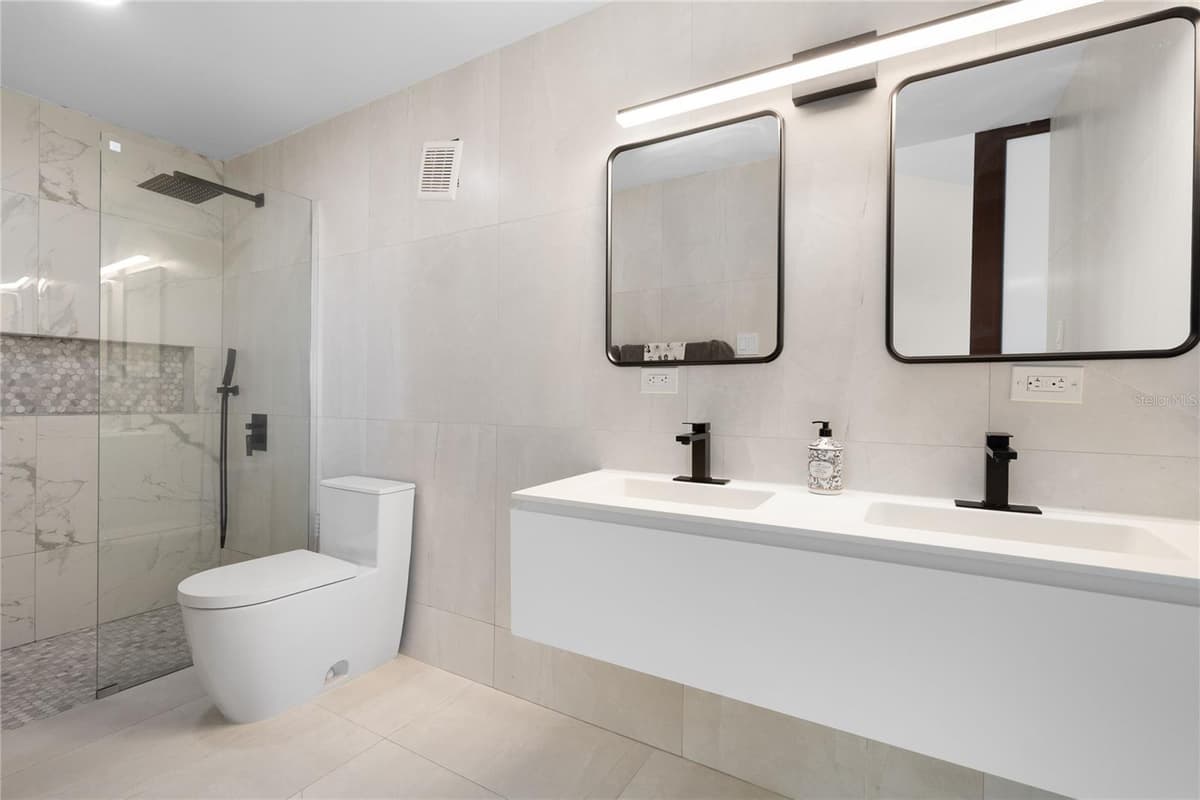 260 HARBOUR DRIVE — photo 13 of 19
