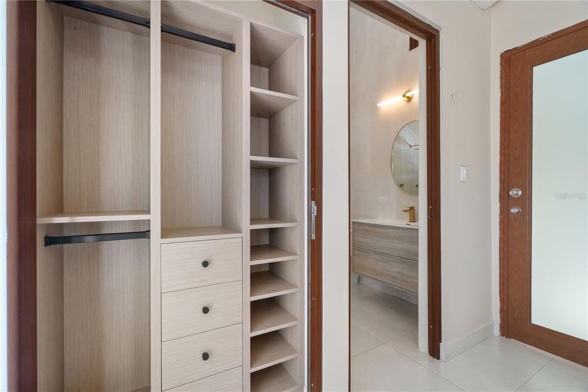 260 HARBOUR DRIVE — photo 10 of 19