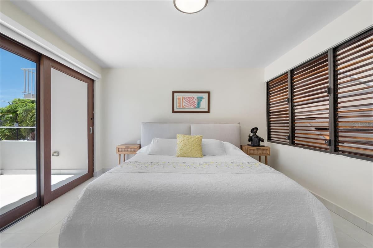 260 HARBOUR DRIVE — photo 7 of 19