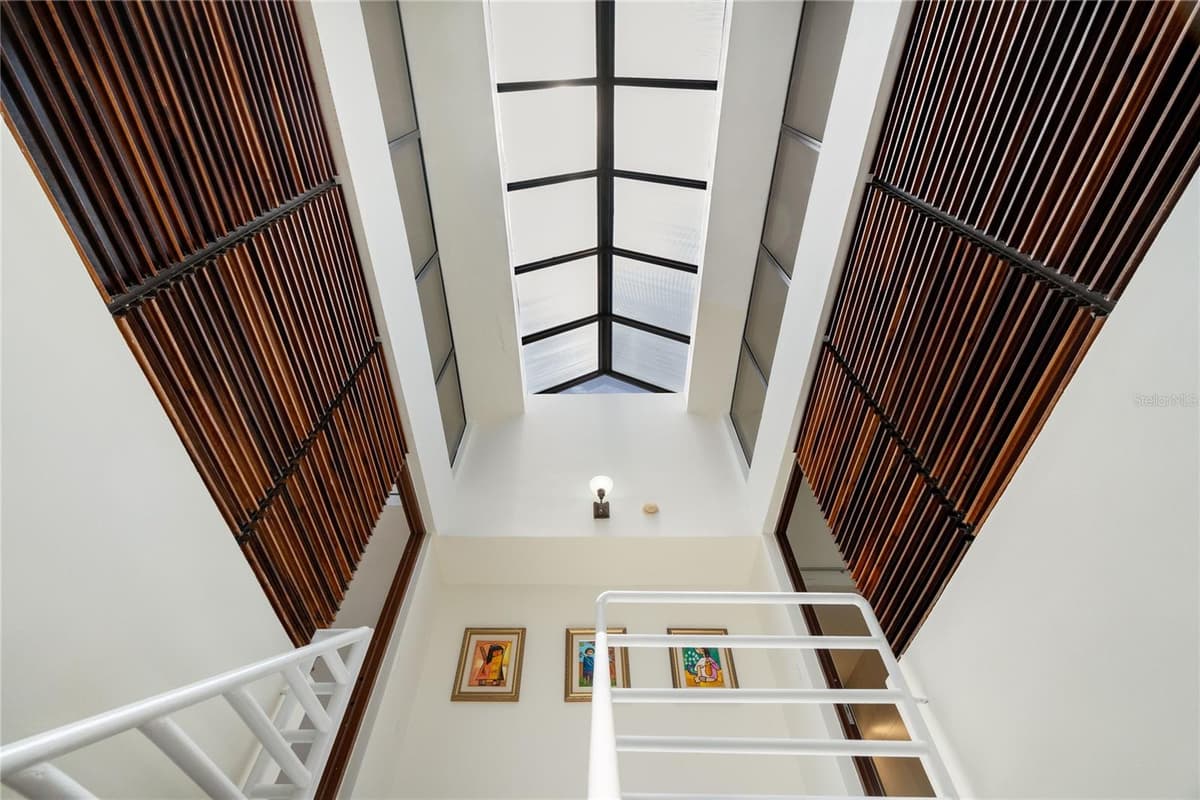 260 HARBOUR DRIVE — photo 14 of 19