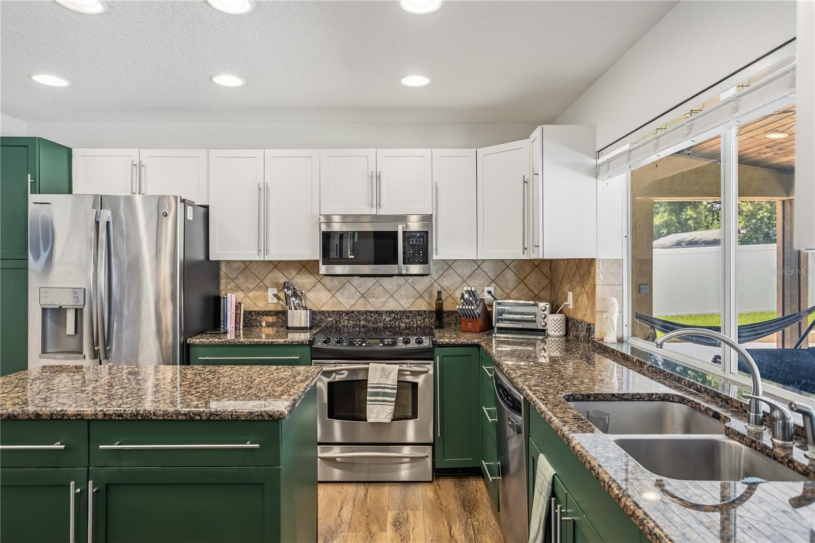 404 BARCLAY AVENUE — photo 12 of 48