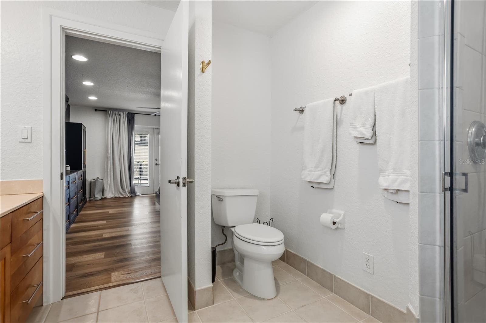 404 BARCLAY AVENUE — photo 21 of 48