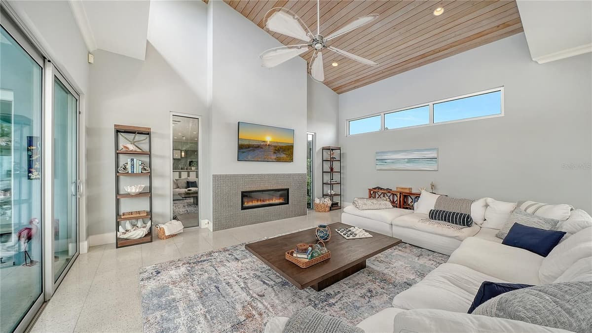 705 JUNGLE QUEEN WAY — photo 9 of 55