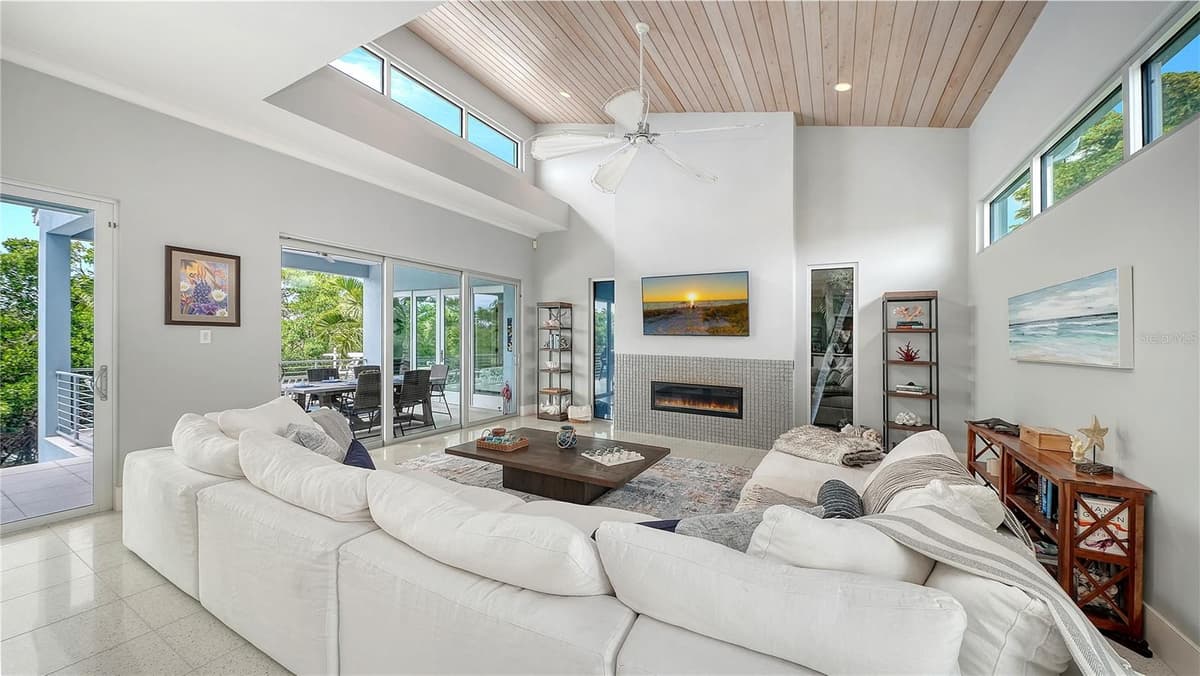 705 JUNGLE QUEEN WAY — photo 8 of 55
