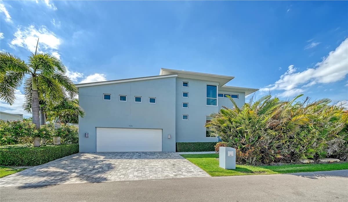 705 JUNGLE QUEEN WAY — photo 3 of 55