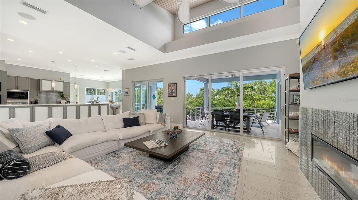 705 JUNGLE QUEEN WAY — photo 10 of 55
