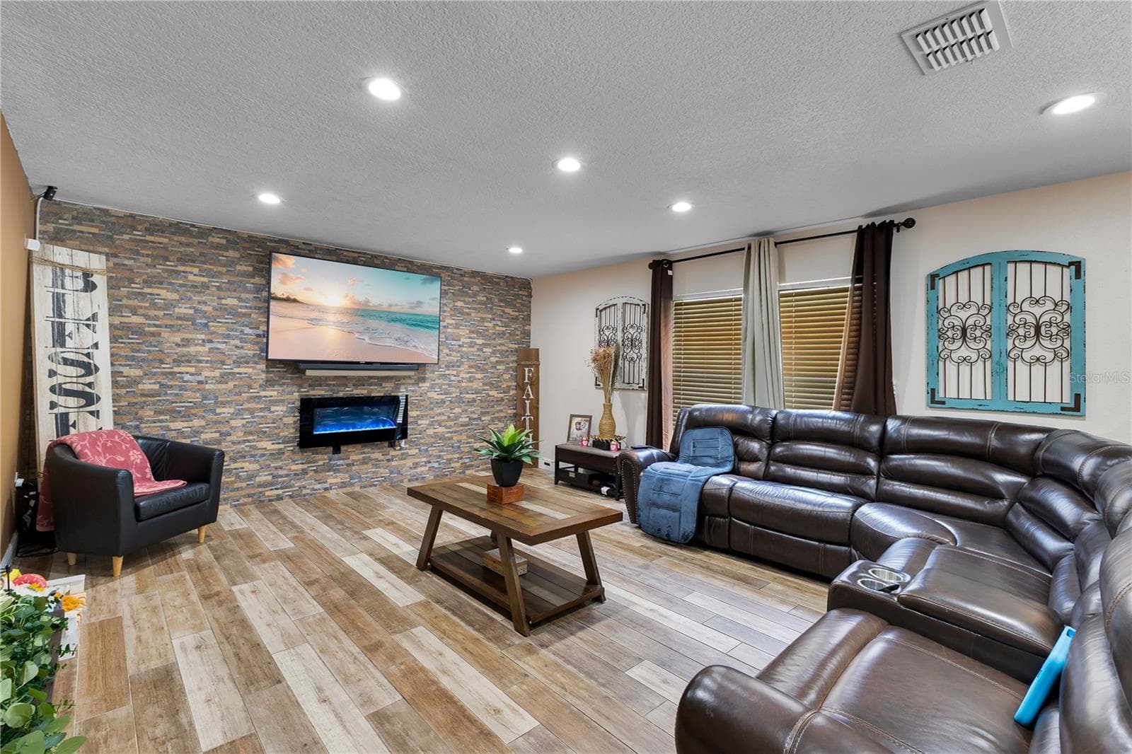 5051 PLYMOUTH TURTLE CIRCLE — photo 3 of 31