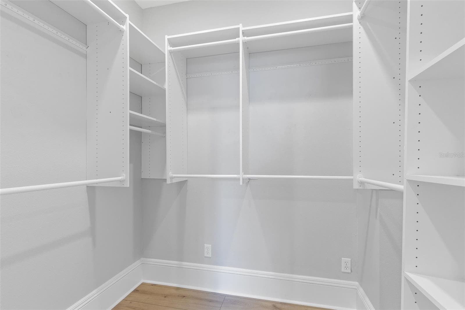 5350 ORANGE AVENUE — photo 17 of 48