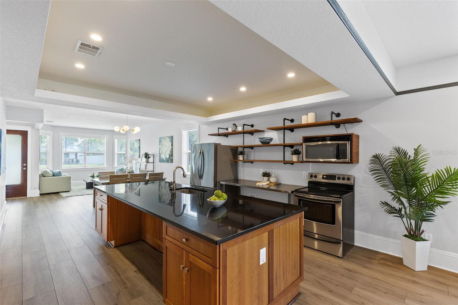 5350 ORANGE AVENUE — photo 10 of 48