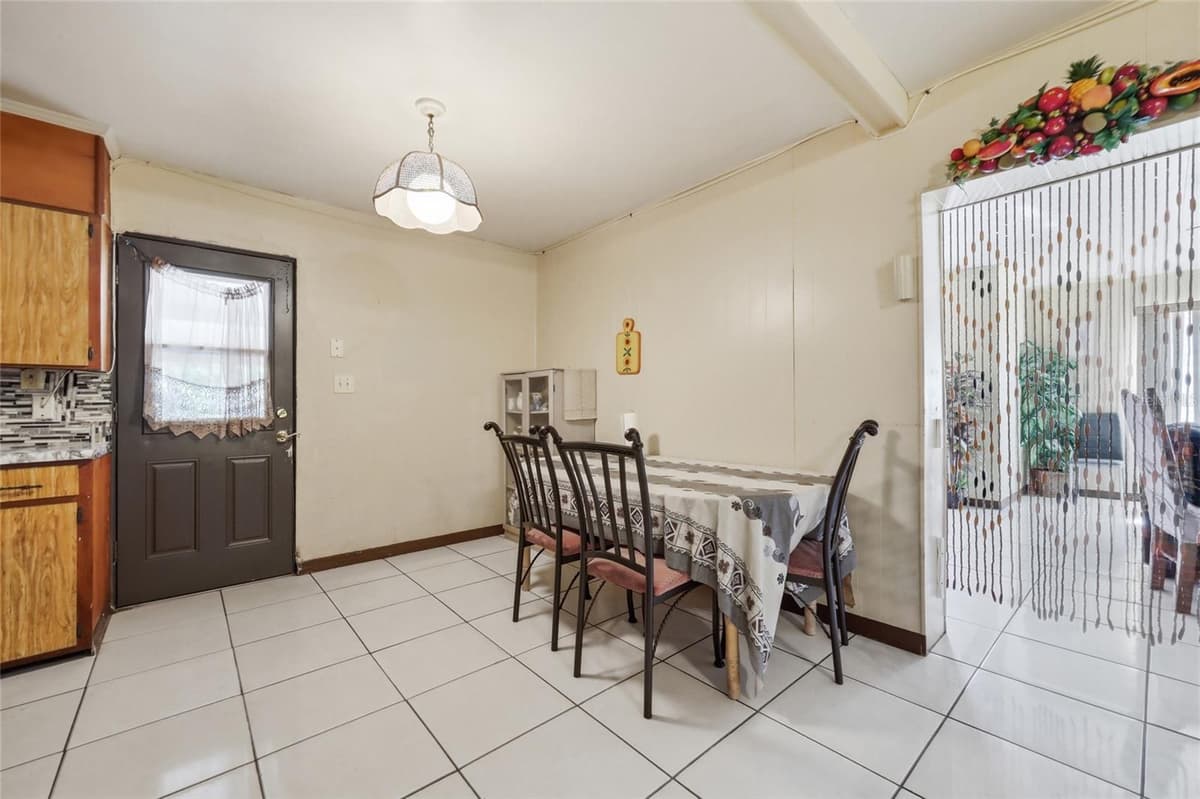 620 CUMMINGS STREET — photo 14 of 31