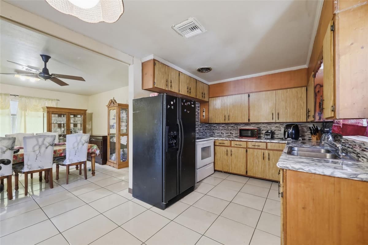 620 CUMMINGS STREET — photo 15 of 31