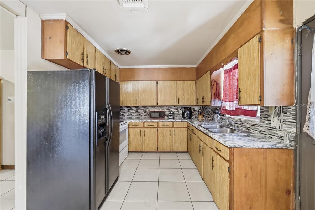 620 CUMMINGS STREET — photo 16 of 31
