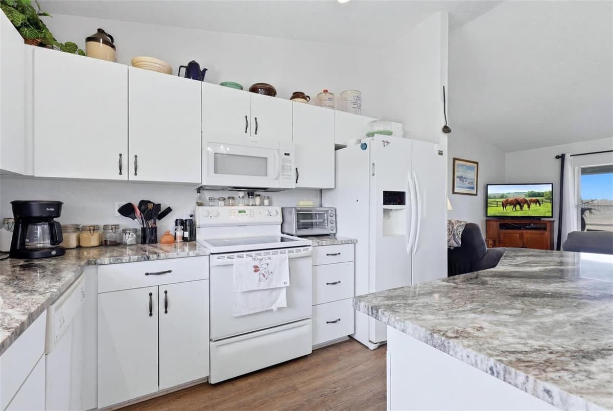 13105 MJ ROAD — photo 15 of 38