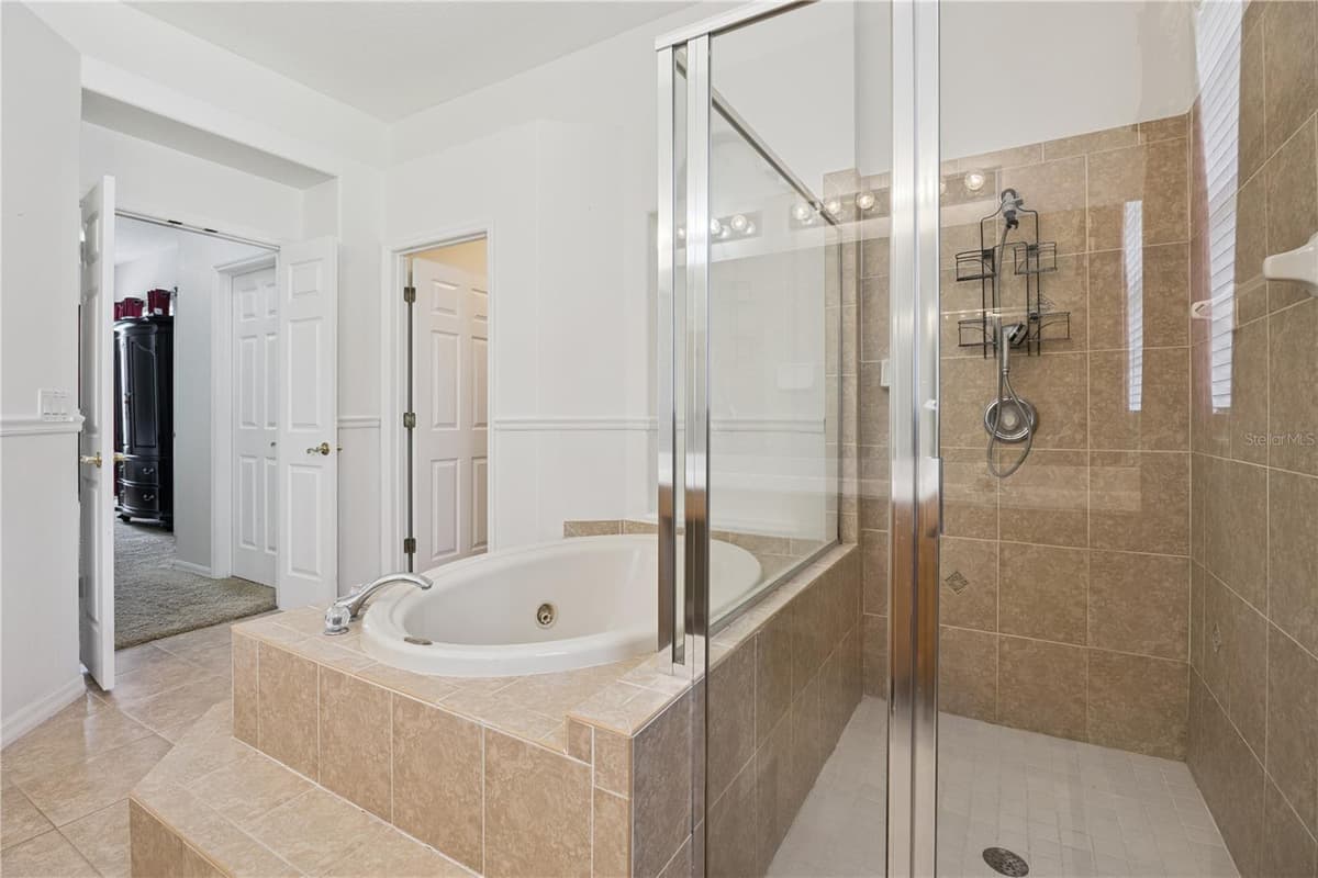 710 REGINA CIRCLE — photo 24 of 47