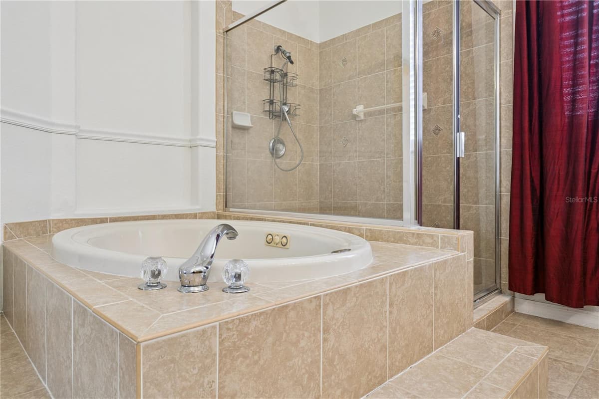 710 REGINA CIRCLE — photo 25 of 47