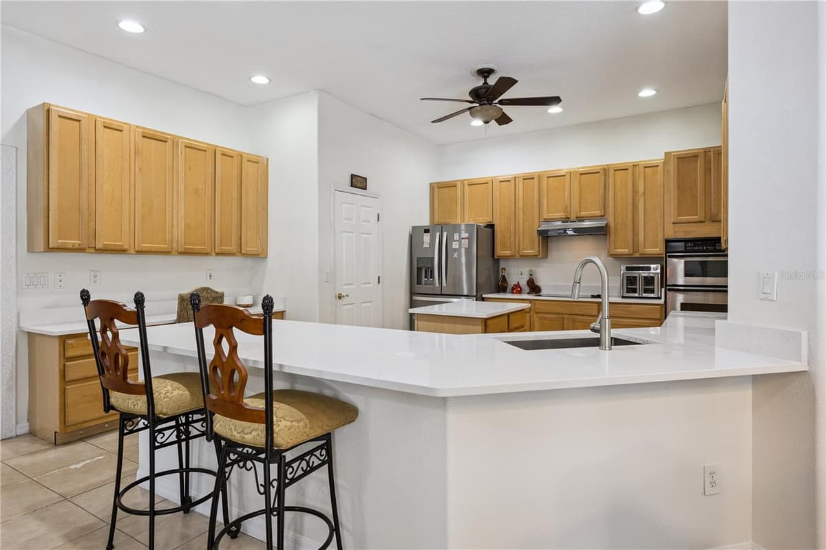 710 REGINA CIRCLE — photo 9 of 47