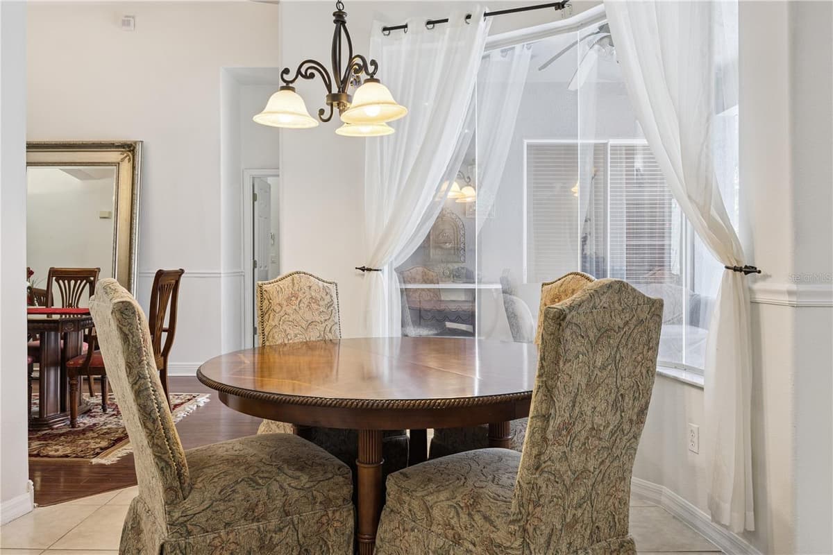 710 REGINA CIRCLE — photo 8 of 47