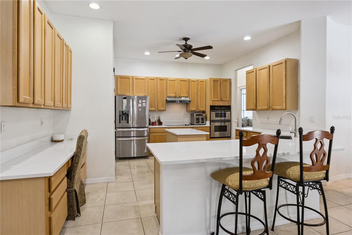 710 REGINA CIRCLE — photo 10 of 47