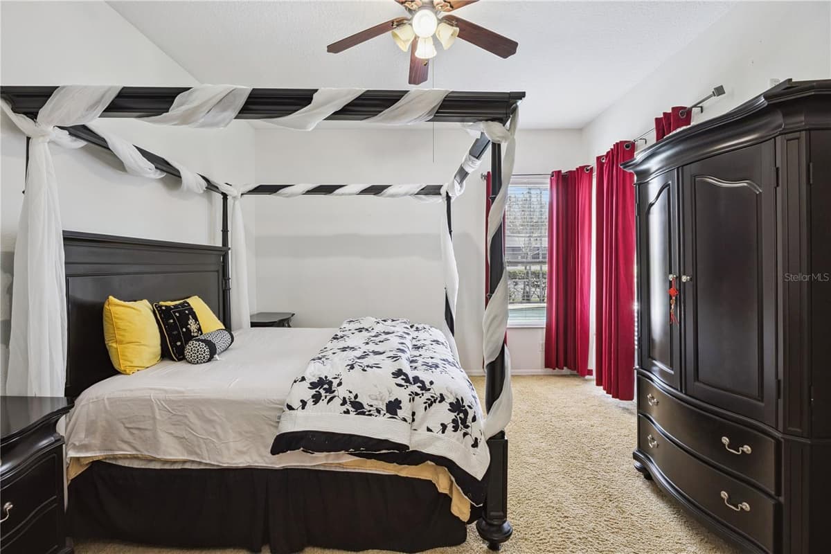 710 REGINA CIRCLE — photo 15 of 47