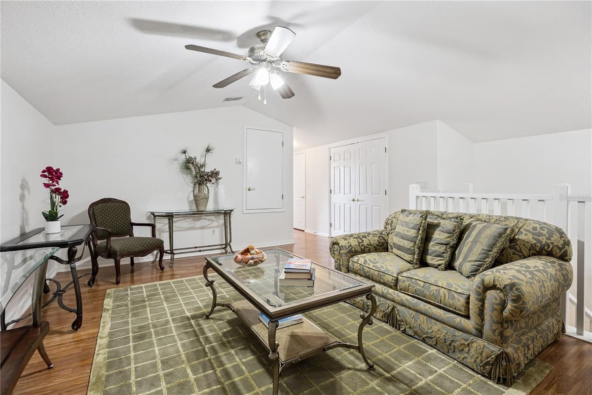 710 REGINA CIRCLE — photo 14 of 47