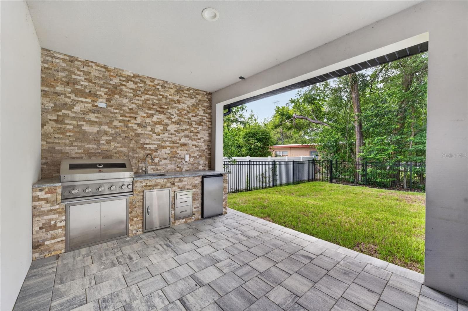 240 PHELPS AVENUE — photo 36 of 41