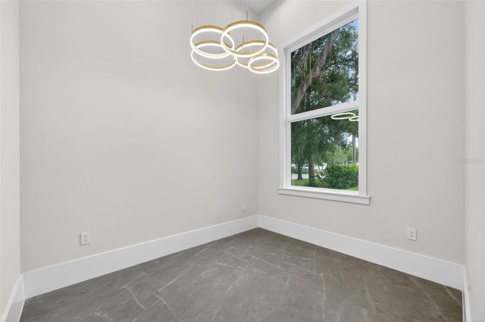 240 PHELPS AVENUE — photo 21 of 41
