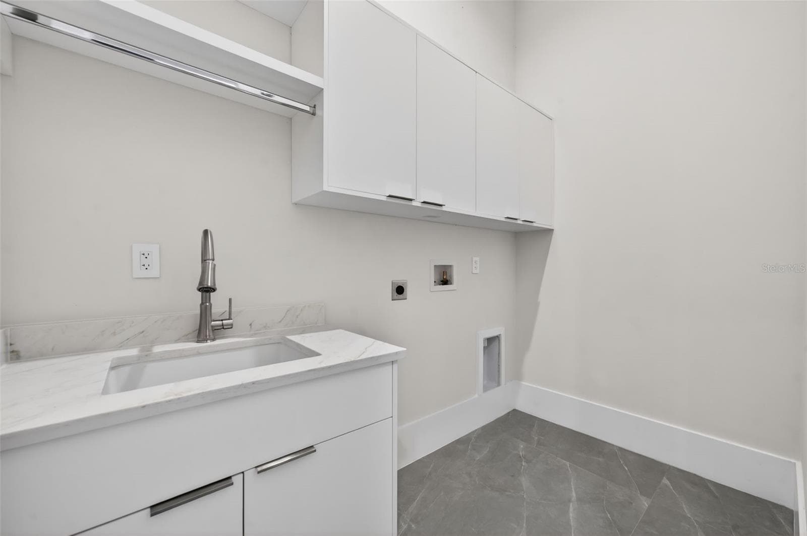 240 PHELPS AVENUE — photo 33 of 41