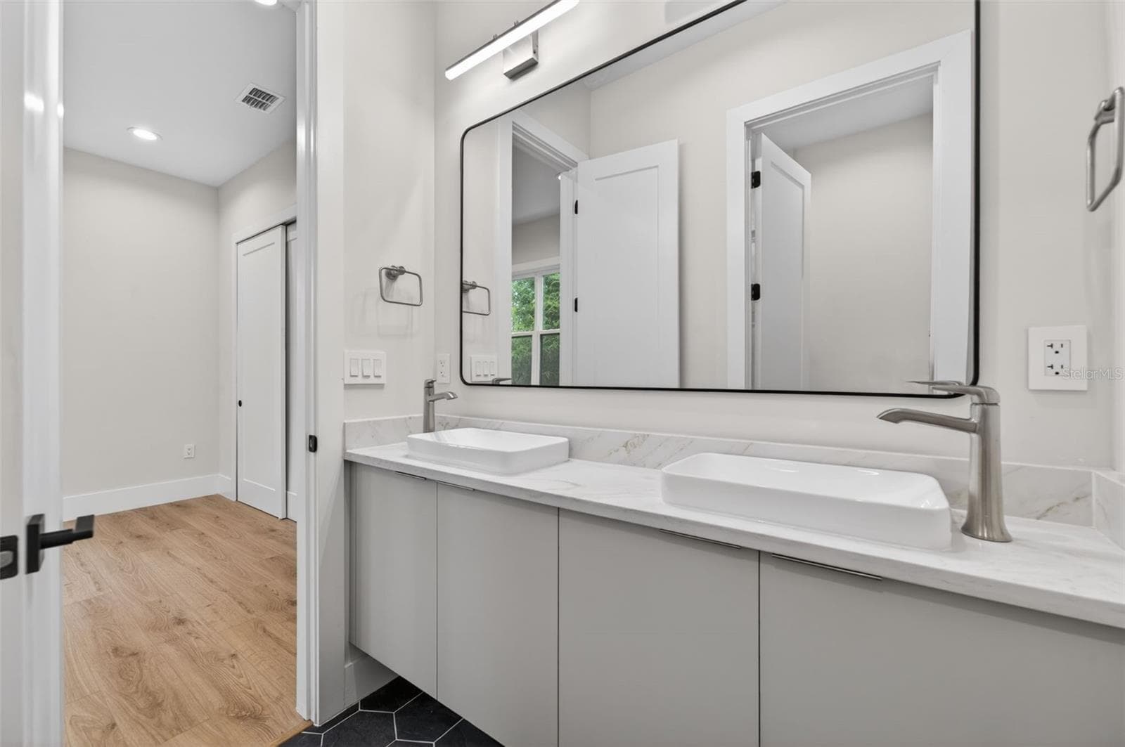 240 PHELPS AVENUE — photo 29 of 41