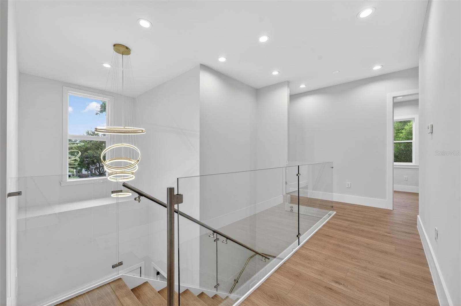240 PHELPS AVENUE — photo 24 of 41