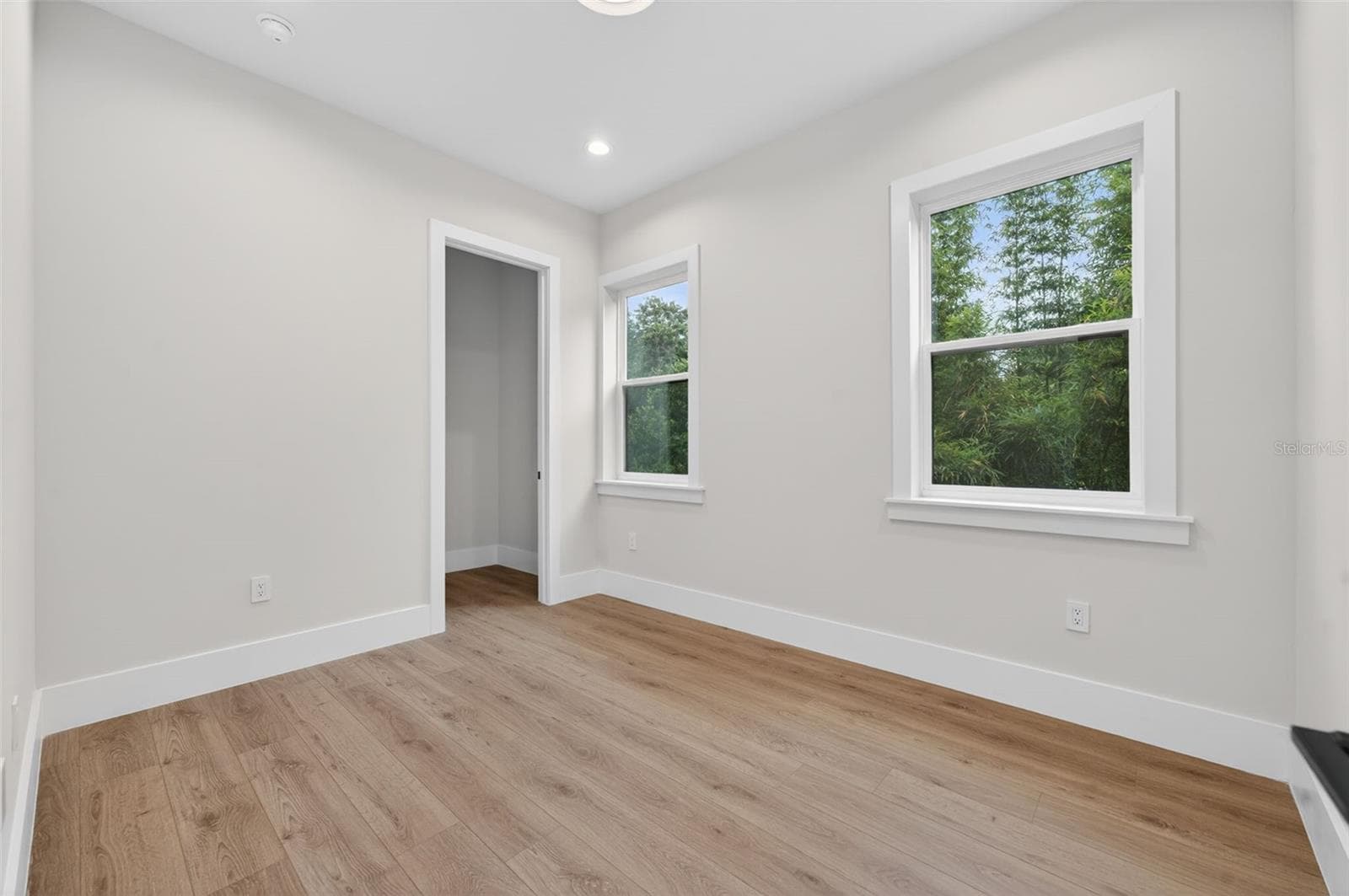 240 PHELPS AVENUE — photo 28 of 41