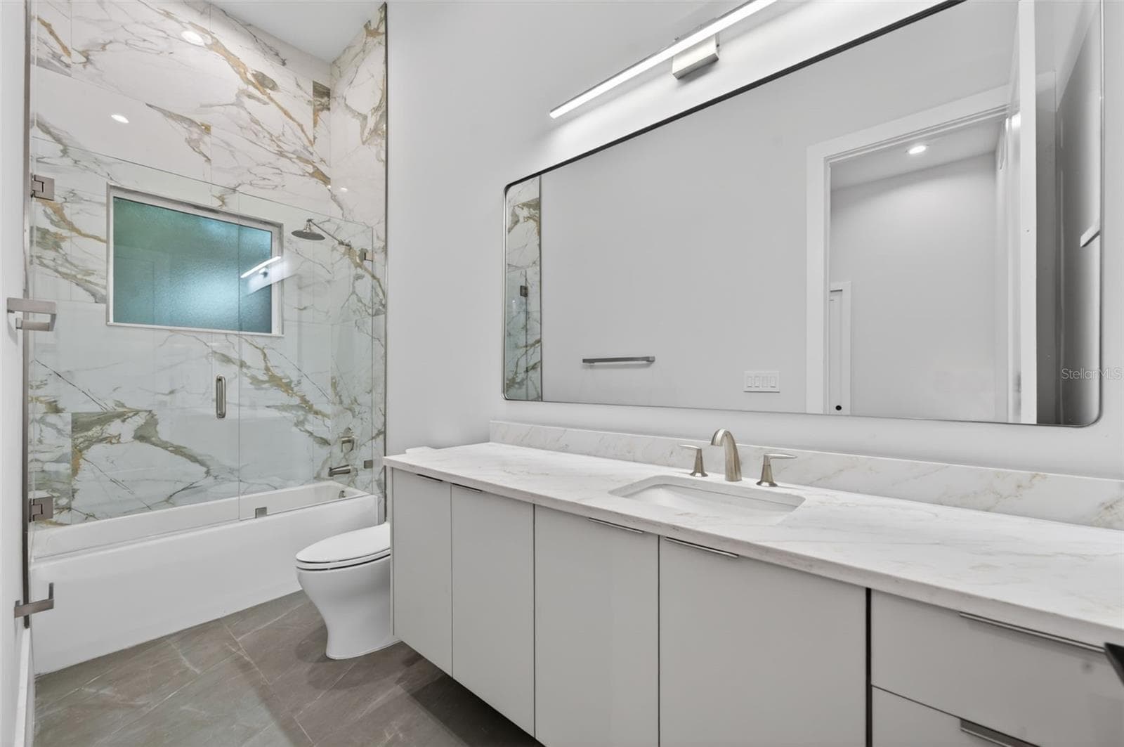 240 PHELPS AVENUE — photo 23 of 41