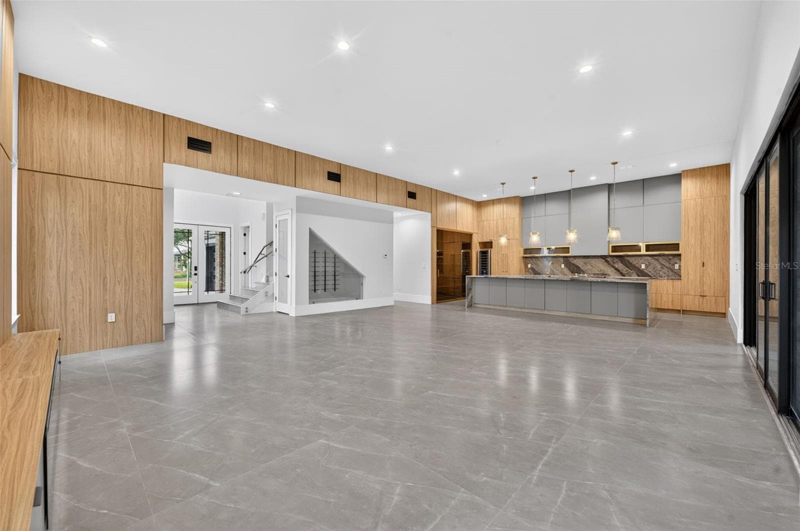 240 PHELPS AVENUE — photo 13 of 41
