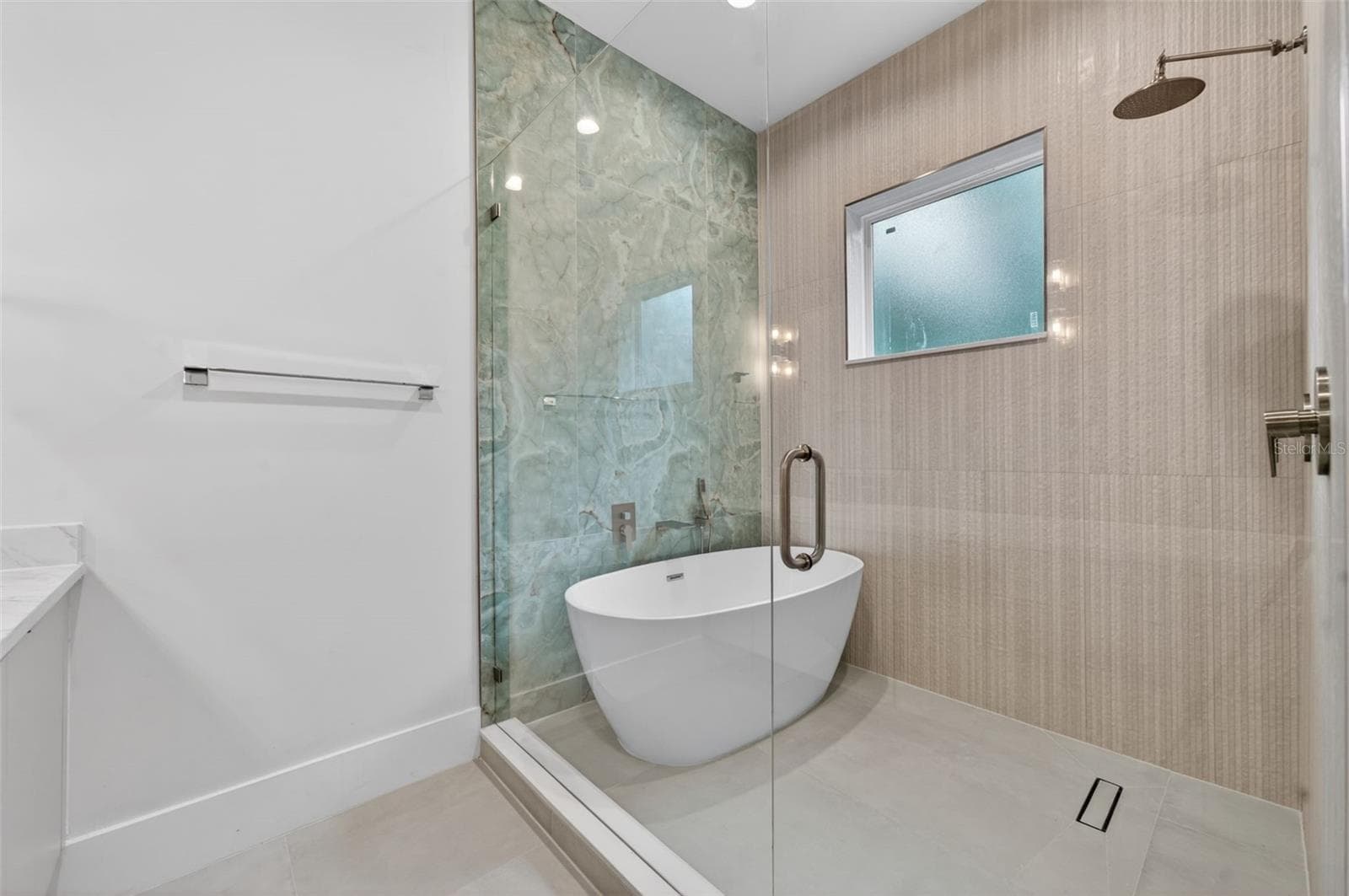 240 PHELPS AVENUE — photo 18 of 41