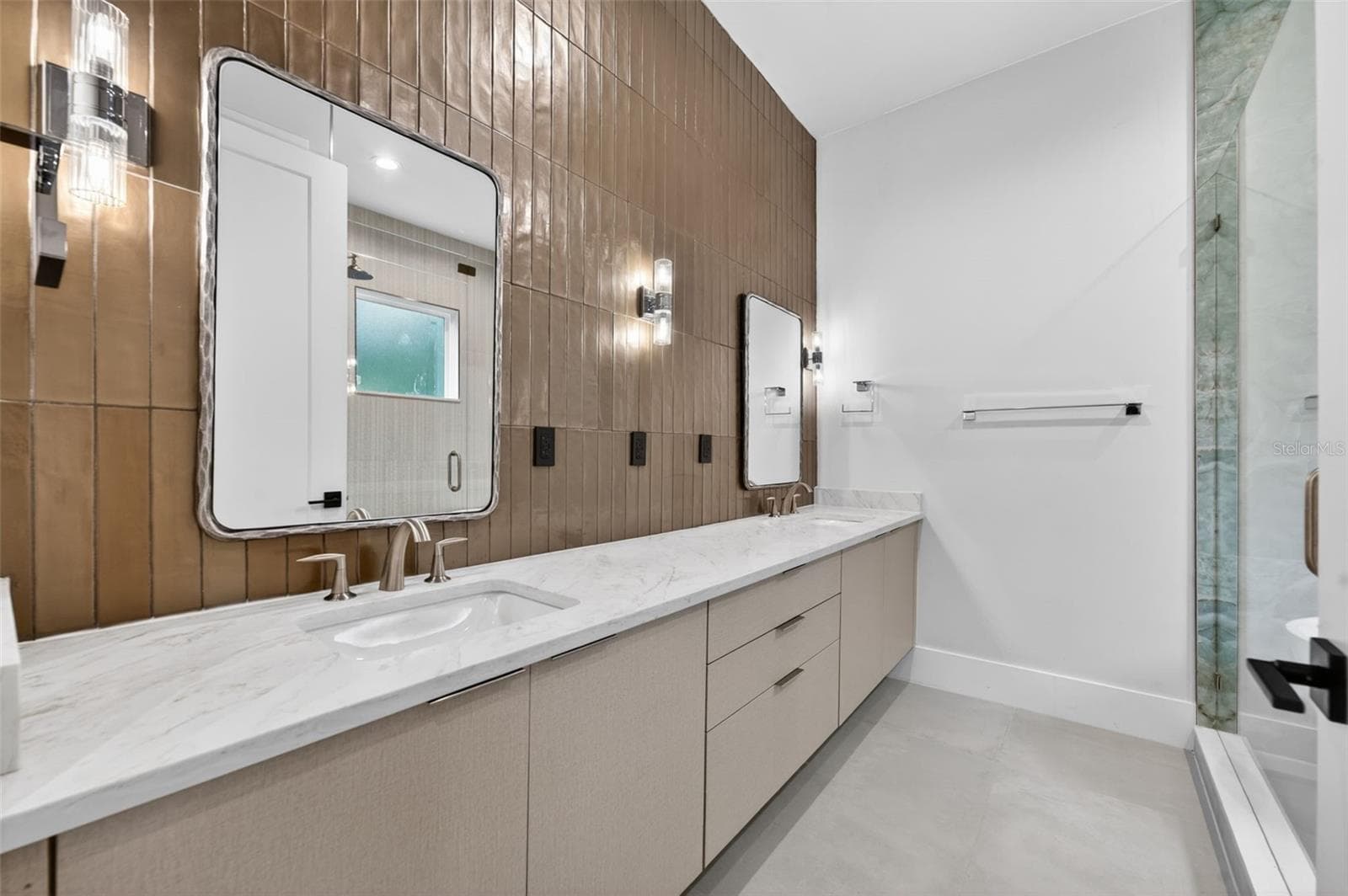 240 PHELPS AVENUE — photo 17 of 41