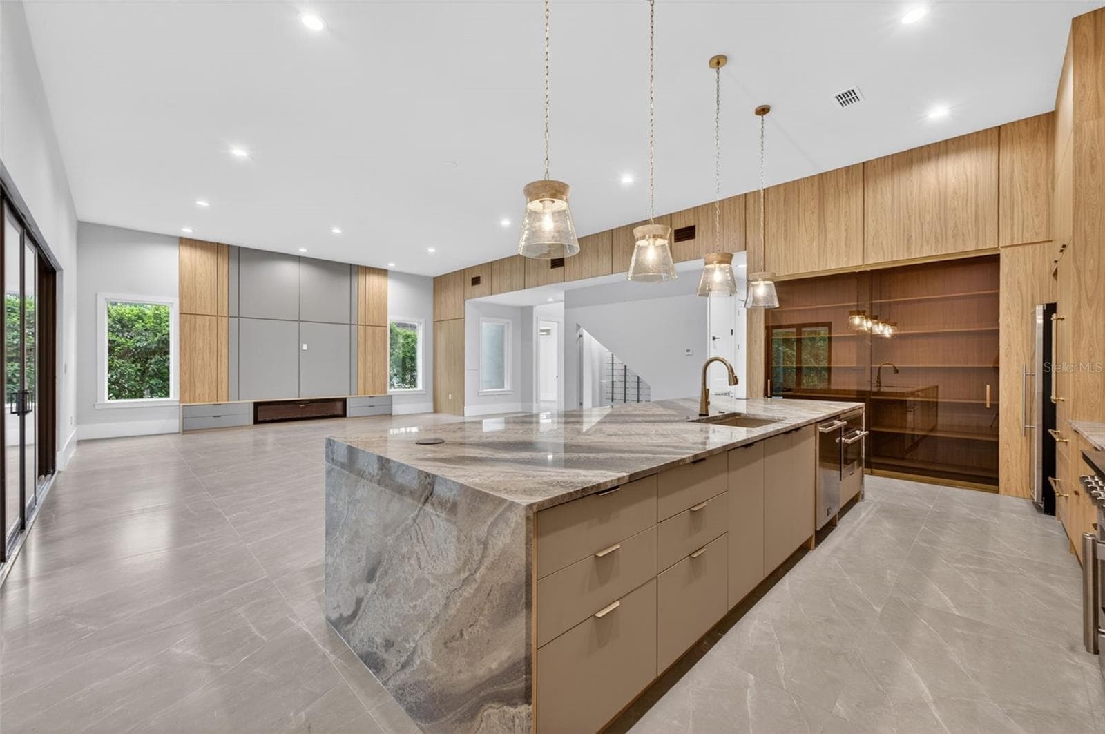 240 PHELPS AVENUE — photo 9 of 41