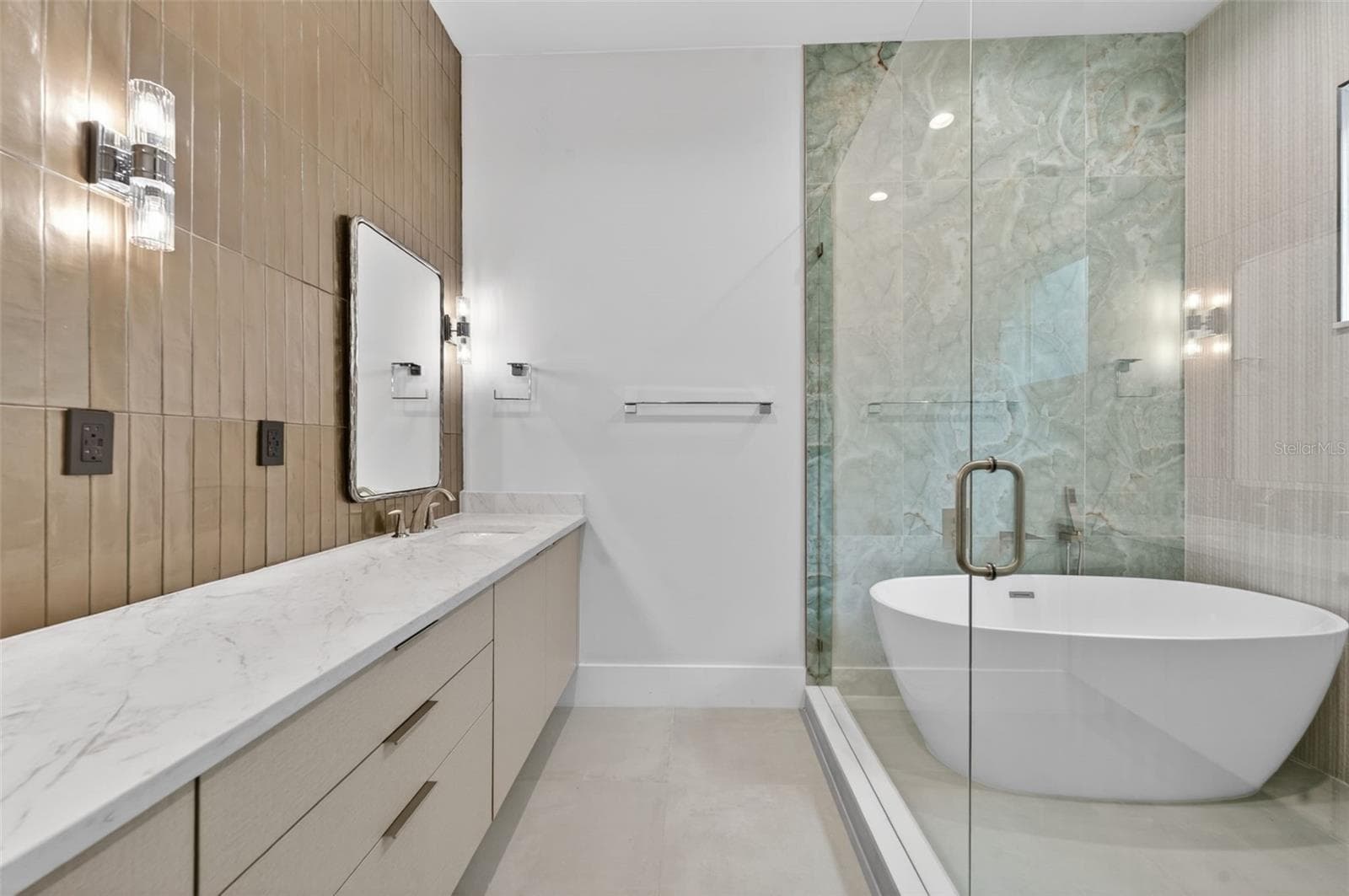 240 PHELPS AVENUE — photo 19 of 41
