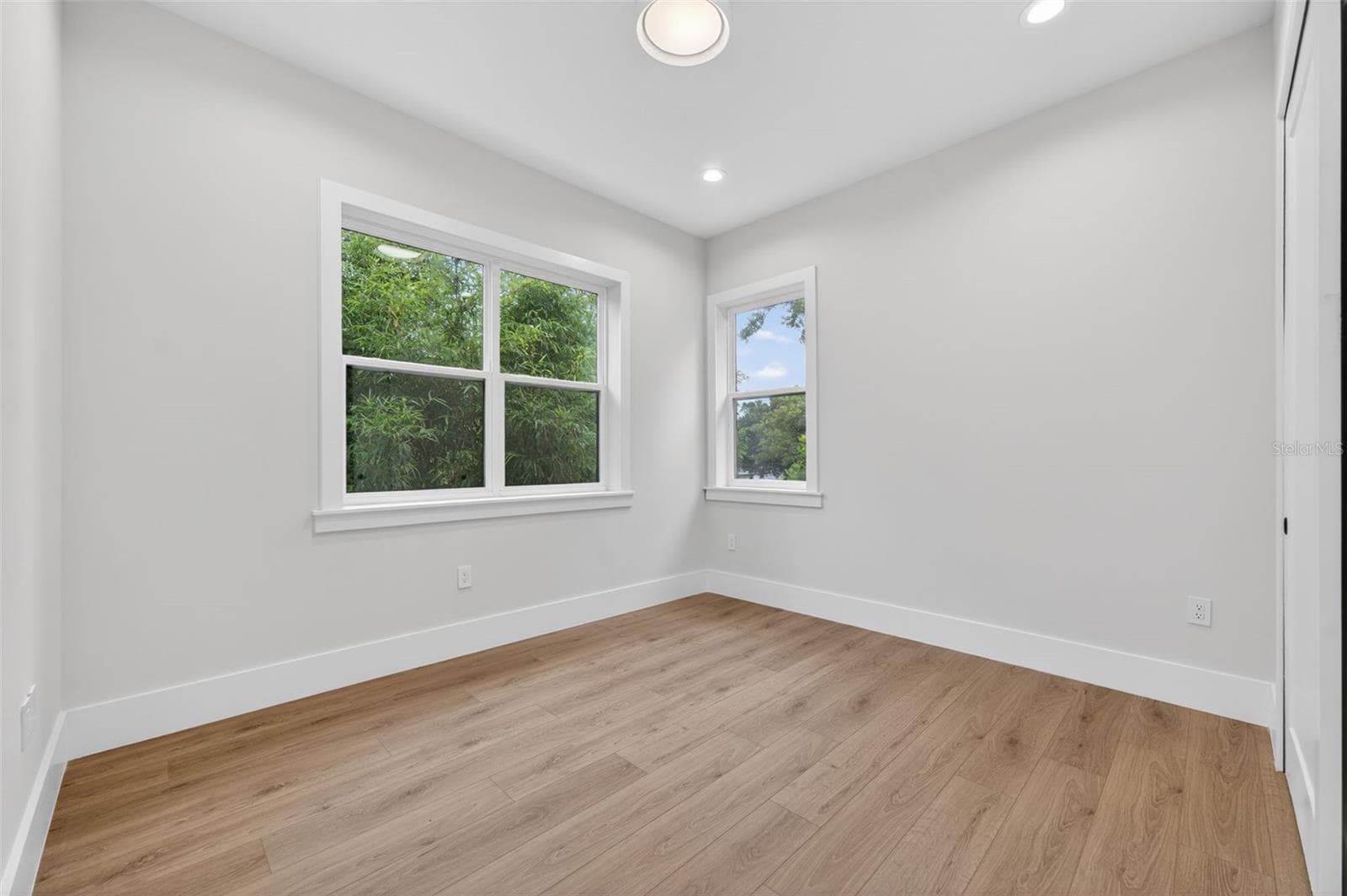 240 PHELPS AVENUE — photo 30 of 41