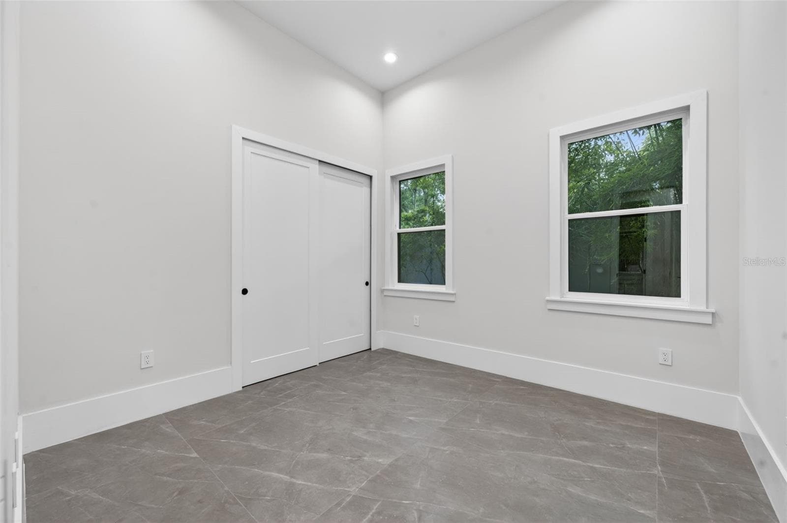 240 PHELPS AVENUE — photo 22 of 41