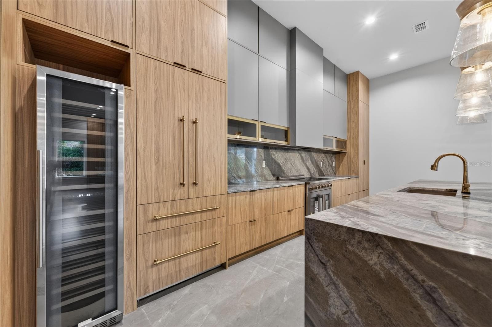 240 PHELPS AVENUE — photo 11 of 41
