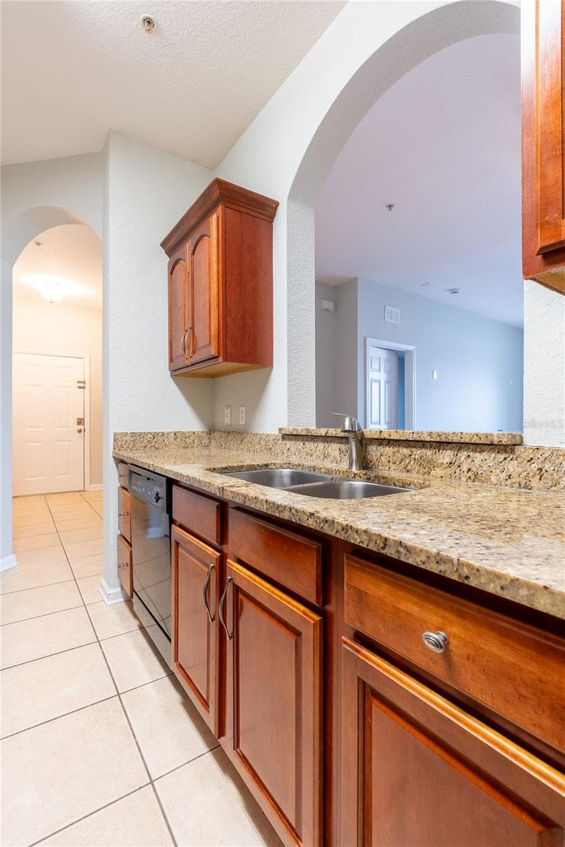 2484 SAN TECLA STREET — photo 10 of 32